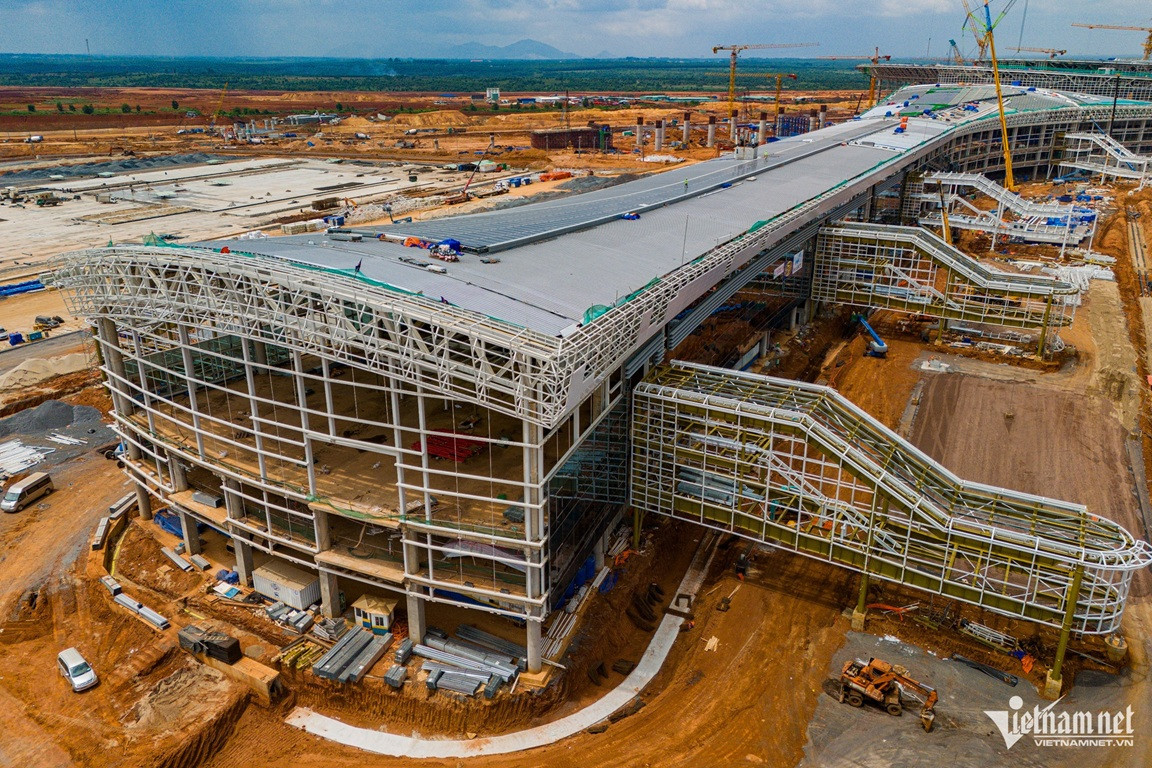 Vietnam’s aviation lifts off with major airport breakthroughs