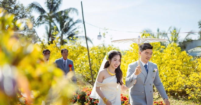 Father makes 50 apricot trees bloom early to celebrate daughter’s wedding