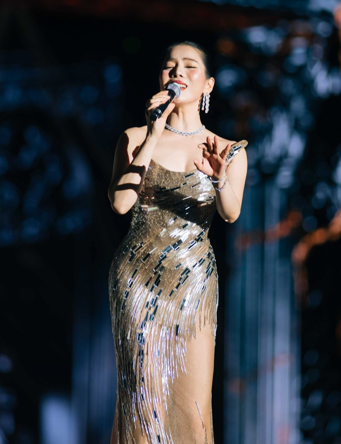 Singer Le Quyen defends herself amid heavy criticism about her behavior