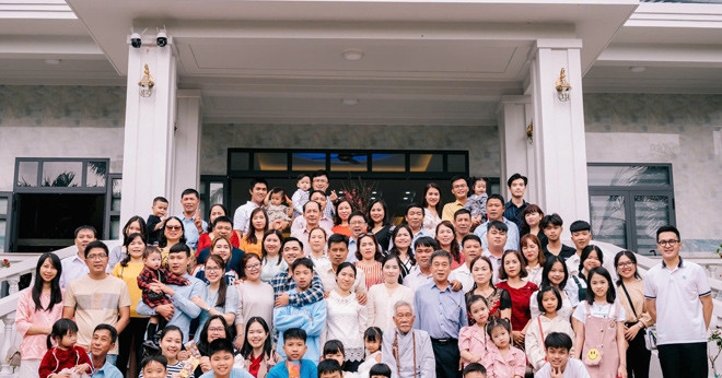 A 22-year Tet tradition unites nearly 100 family members in Gia Lai