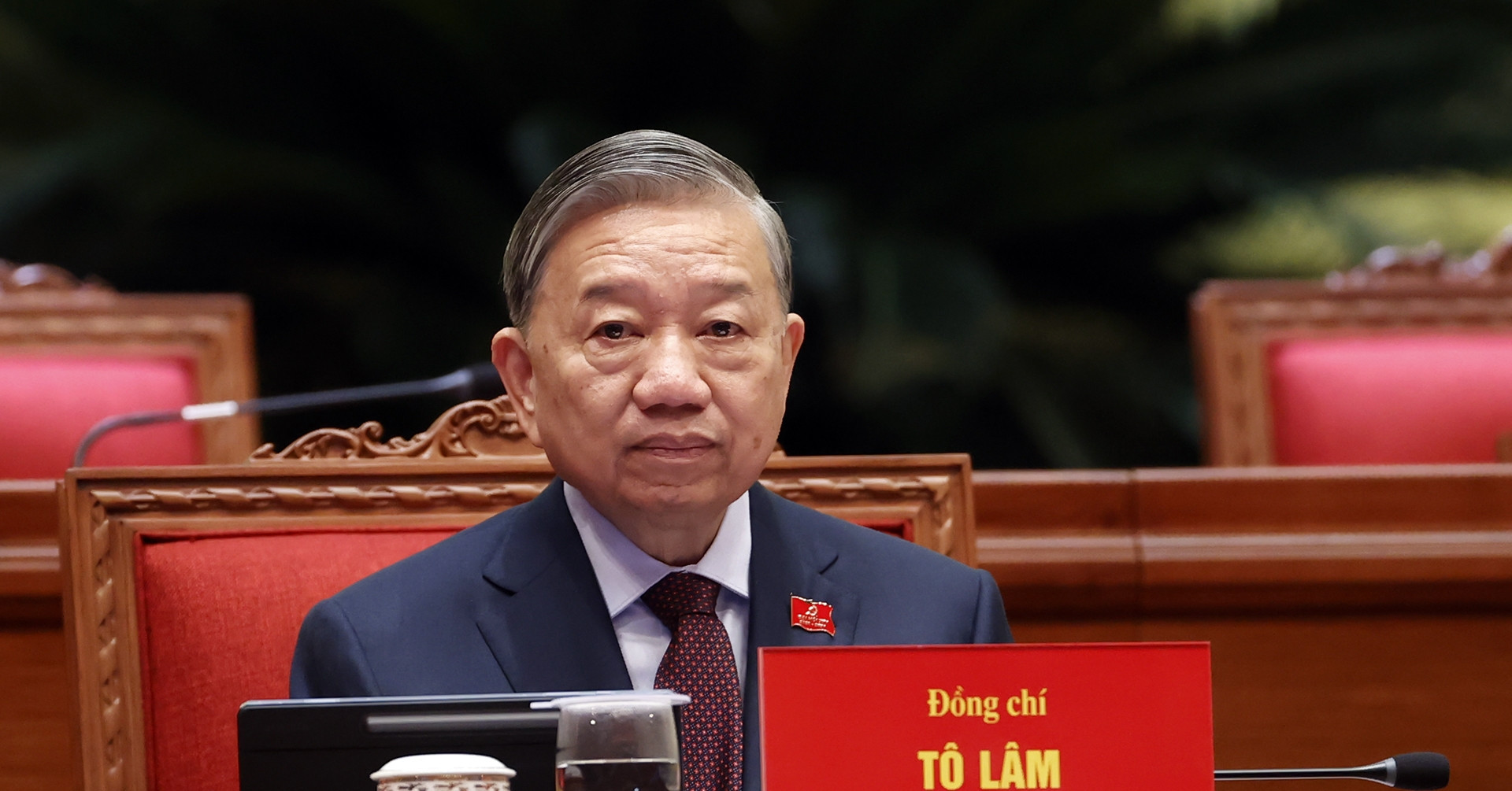 16 Politburo members elected to chairing board of 14th National Party Congress