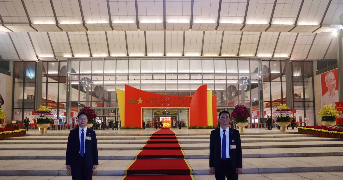 First working day of 14th National Congress of Communist Party of Vietnam