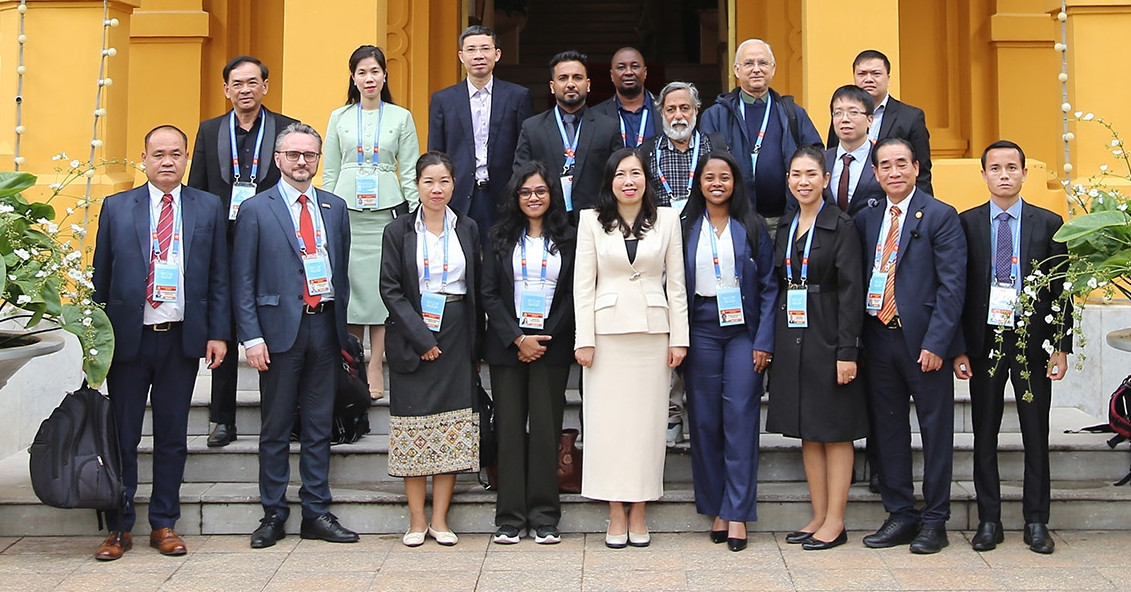 Vietnam welcomes international press corps covering 14th Party Congress