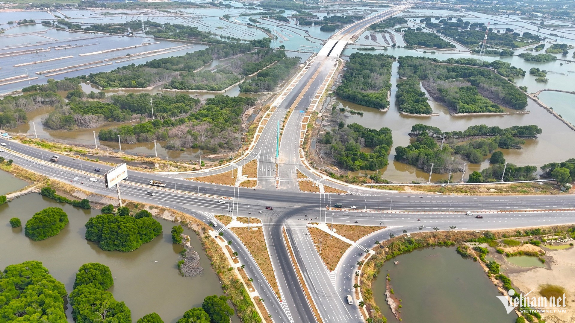 w duong ven bien vung tau binh thuan dt9941jpg 2344 3399.jpg