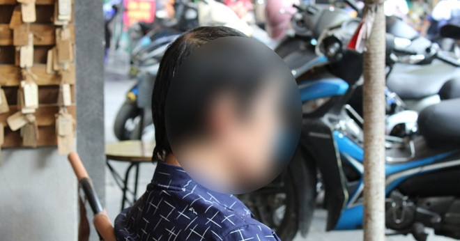 Quiet hero: Vietnamese man in his 60s cares for patients in secret