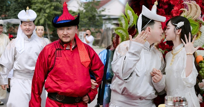 Vietnamese - Mongolian couple's engagement goes viral for blending traditions