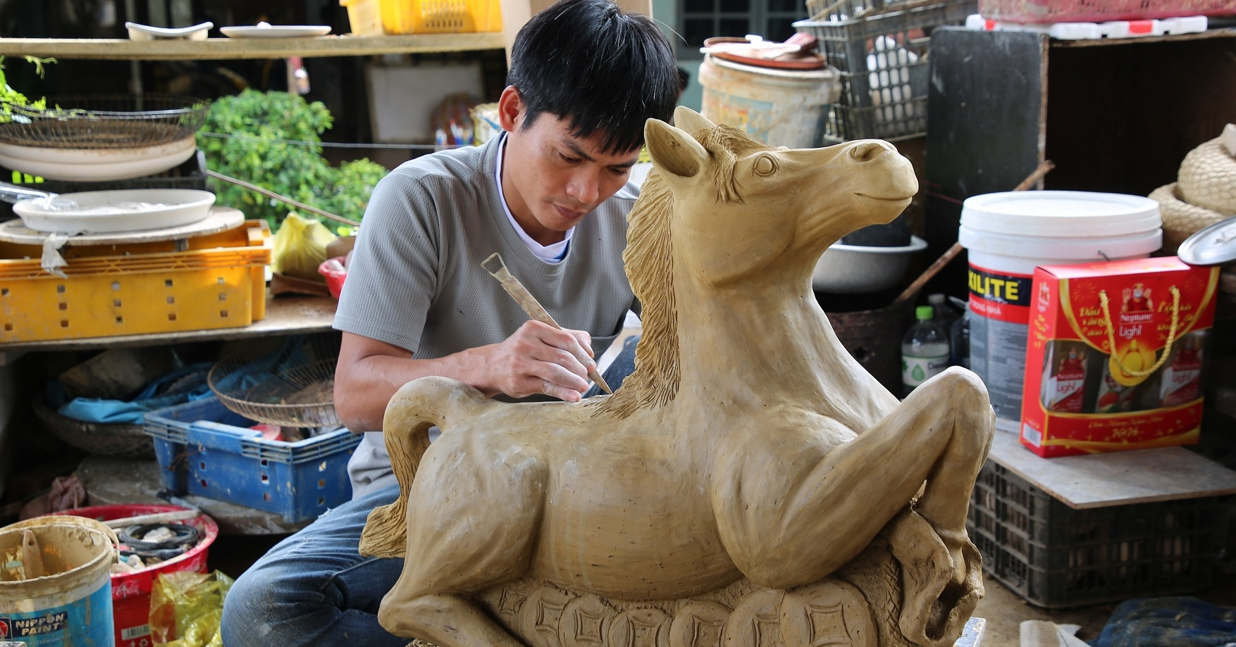 Horse-themed ceramics bring fire back to Thanh Ha’s ancient kilns