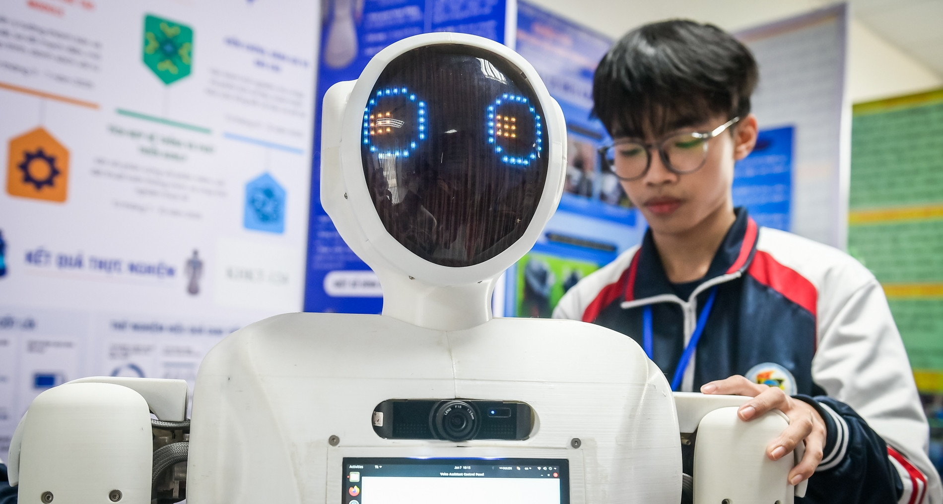 High schoolers in Vietnam build humanoid robot with facial recognition