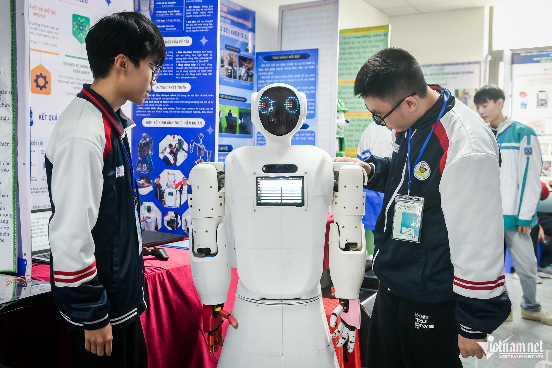 w robot ninh binh 17 728.jpg