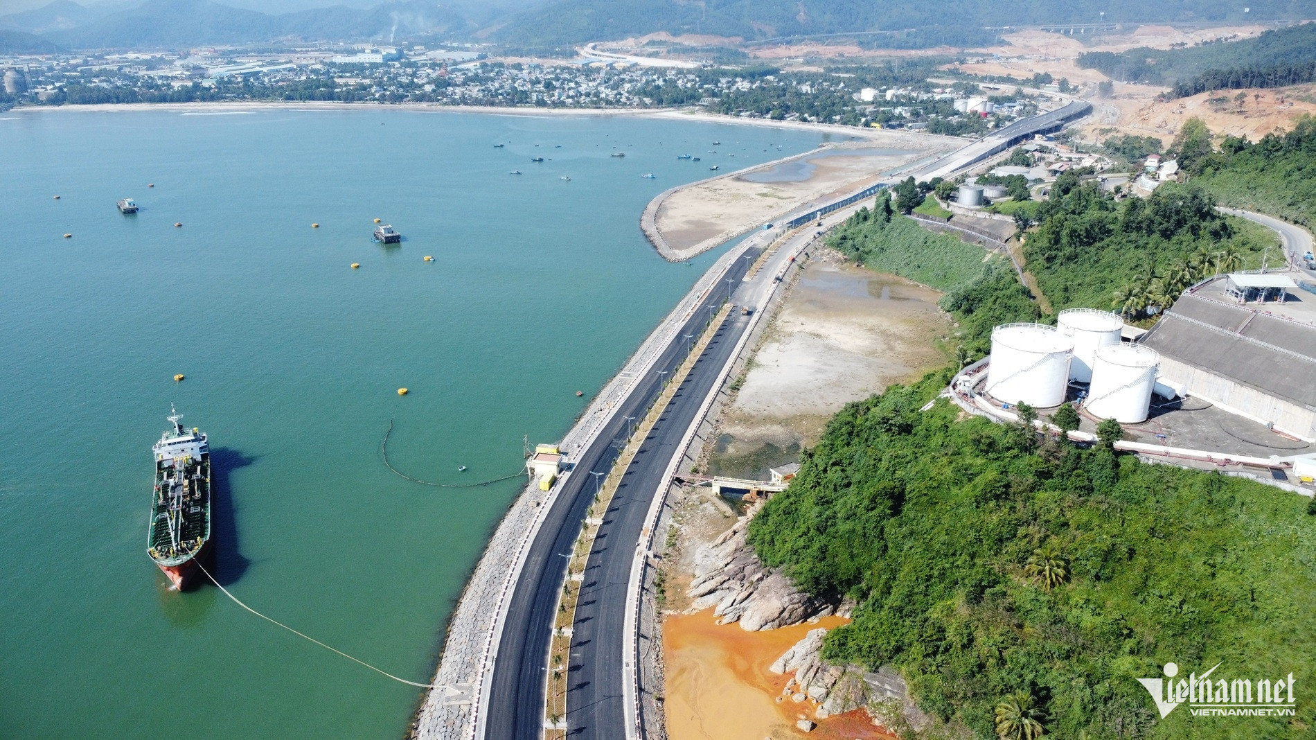 lien chieu seaport.jpg