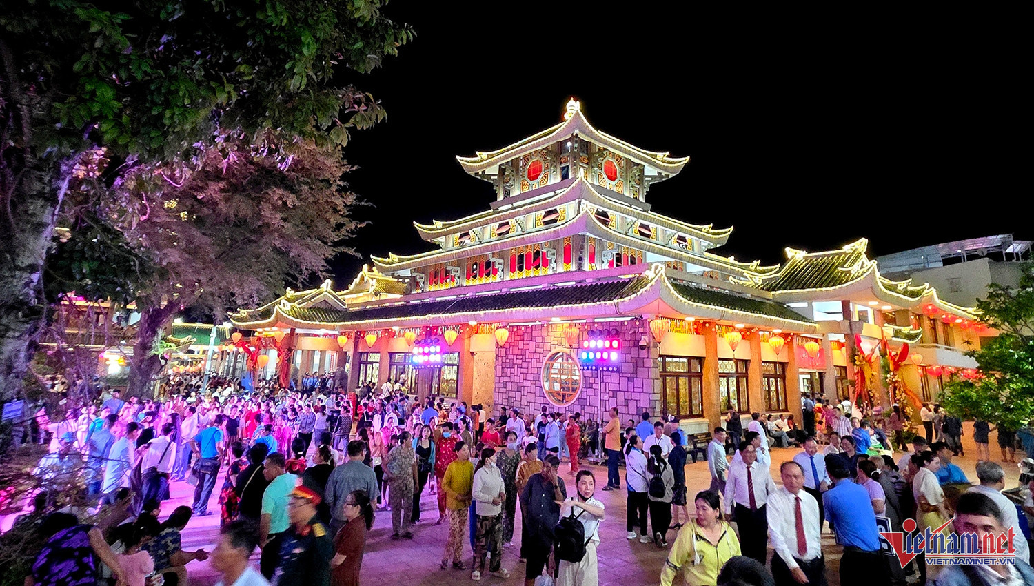 W-miếu bà chúa xứ .jpg