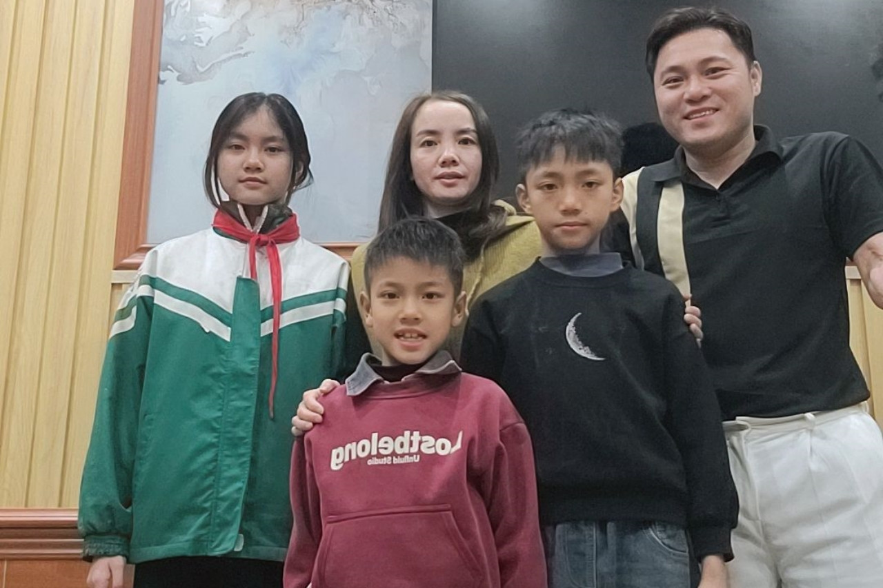 Nghe An man overcomes loss of both arms, attracts thousands of viewers on TilTok