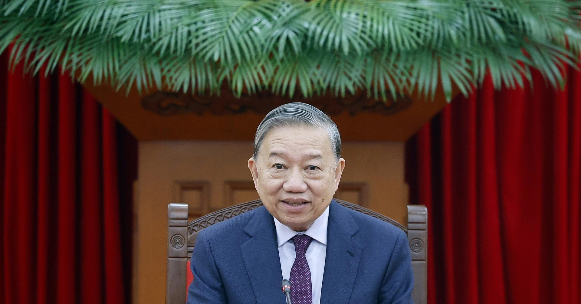 Party leader To Lam holds phone talks with Russian President Putin