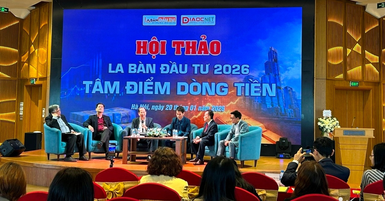 Gold or real estate: where should investors park money now?