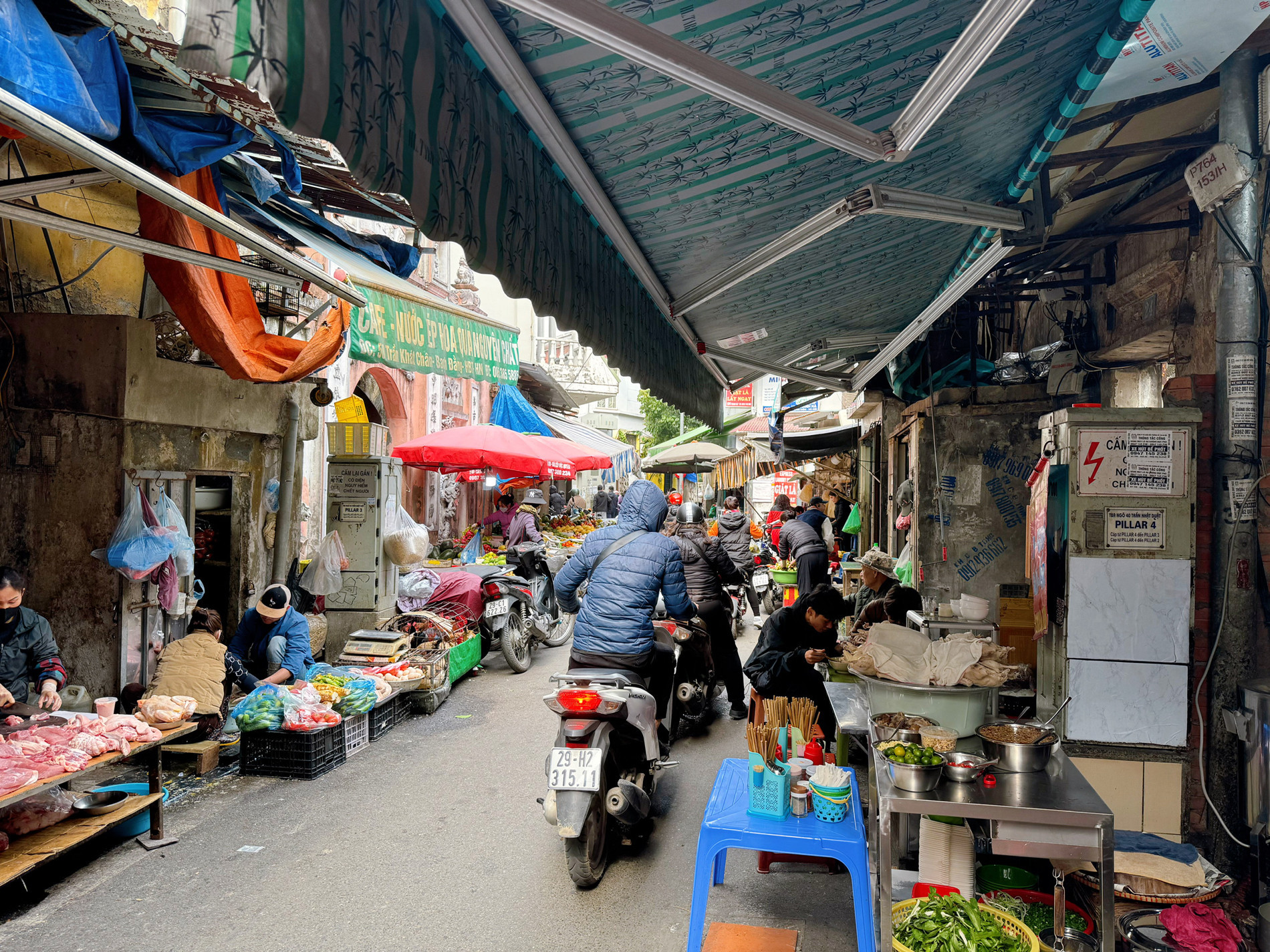 hanoi market2.jpg