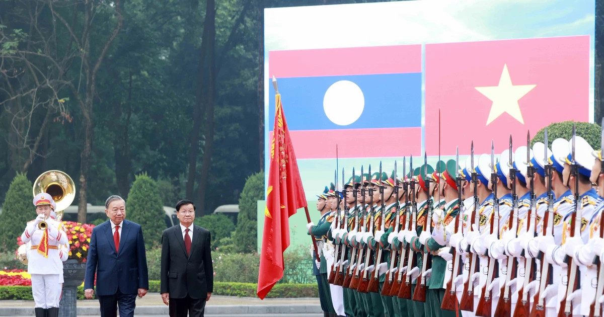 Party General Secretary chairs official welcome ceremony for top Lao leader