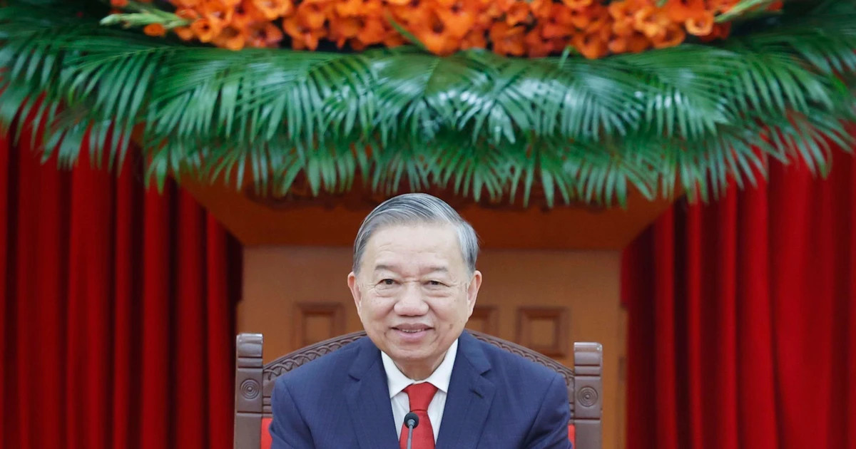 Vietnamese, Chinese Party leaders hold phone talks