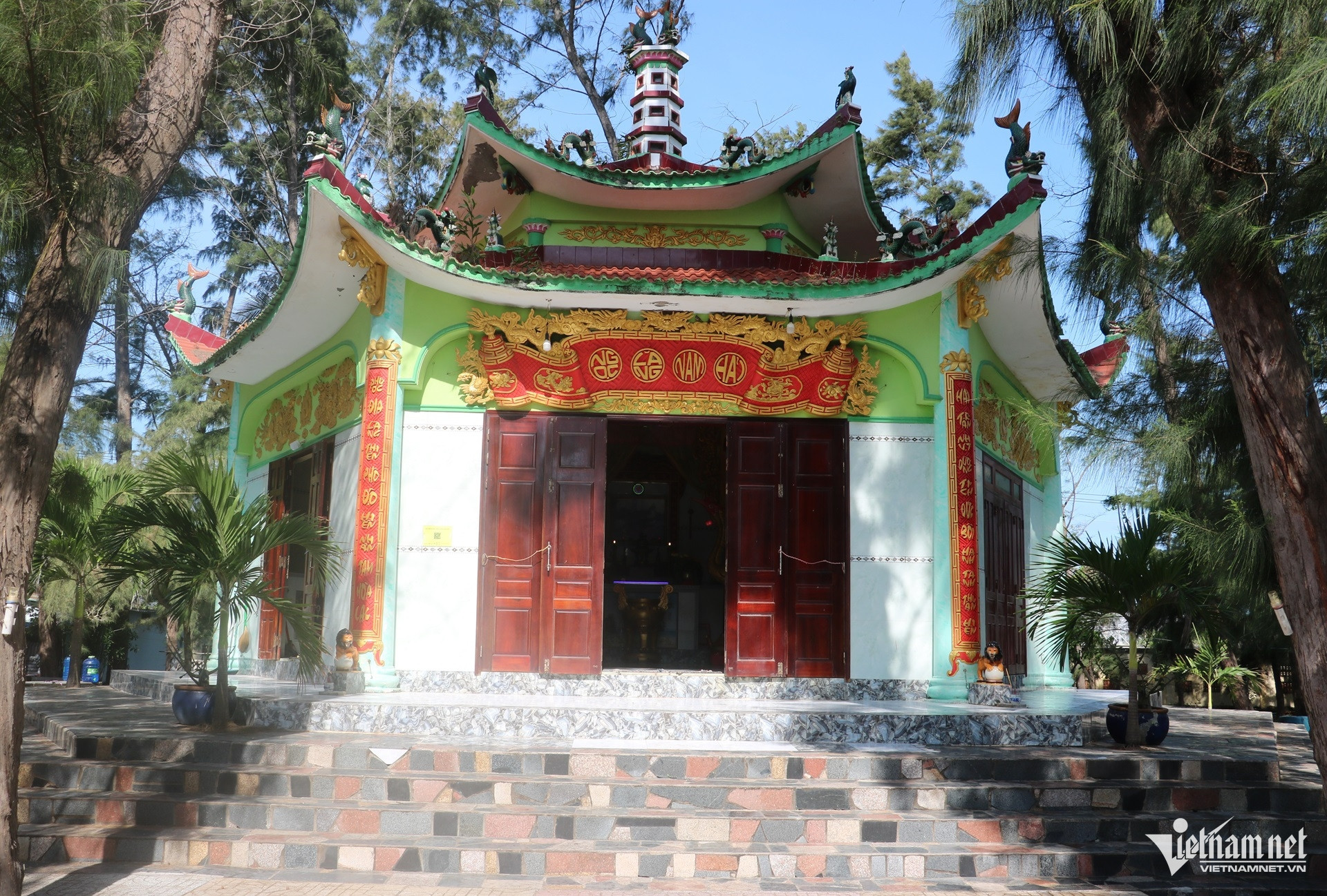 whale temple6.jpg