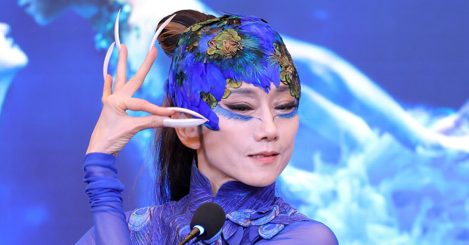 Legendary dancer Yang Liping brings ‘Peacock’ to Vietnam with emotional flair