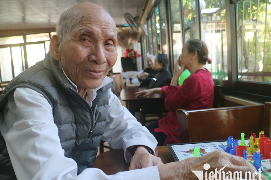 New elder-care model of “morning in, afternoon out” a good solution for VN