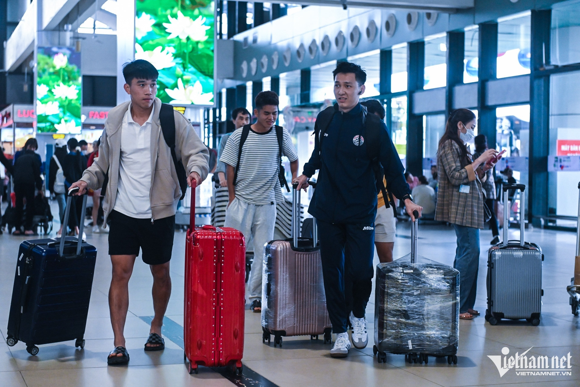 Return flights sold out as Tet holiday plans peak