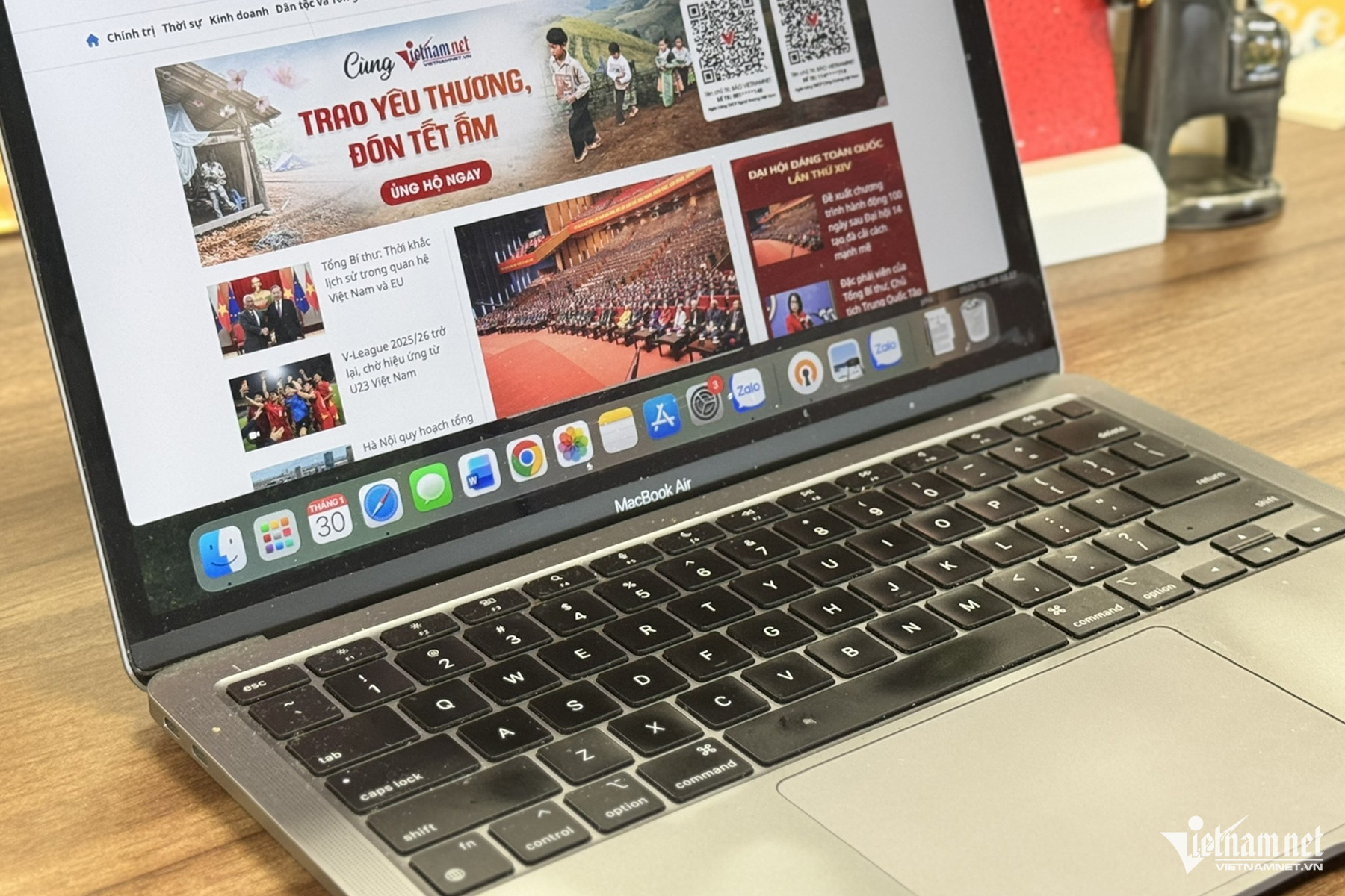 W-macbook vietnam.jpg