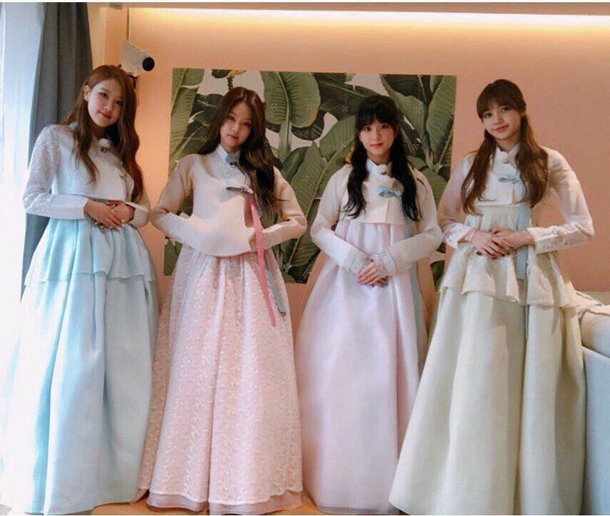 Hình 3. Ban nhạc Blackpink trong trang phục Hanbok.jpg
