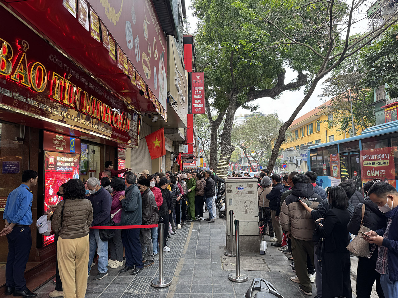 xep hang mua vang bt.jpg