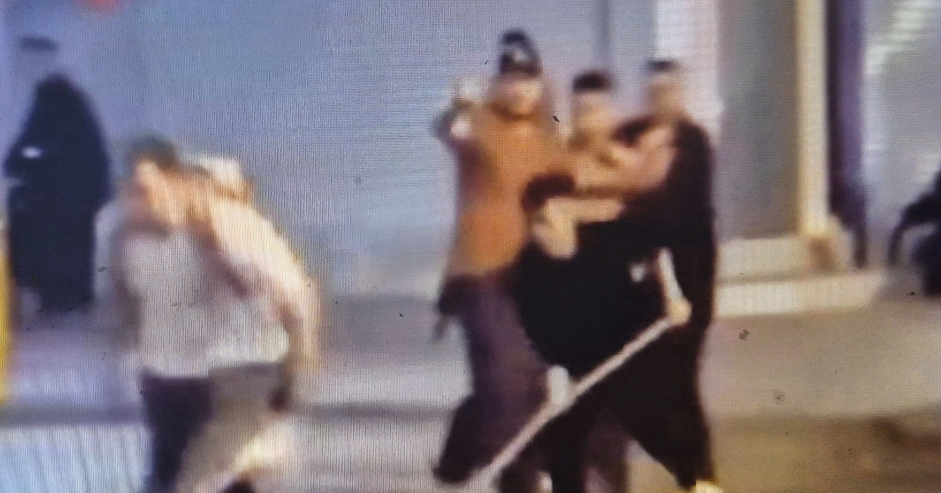 Police investigate foreign tourists chased and attacked on Nha Trang street