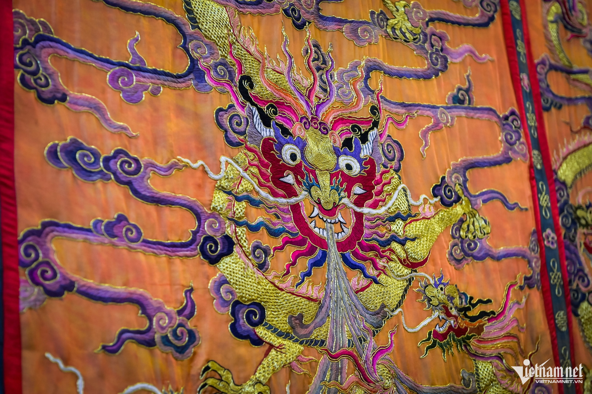 nguyen dynasty embroidery3.jpg