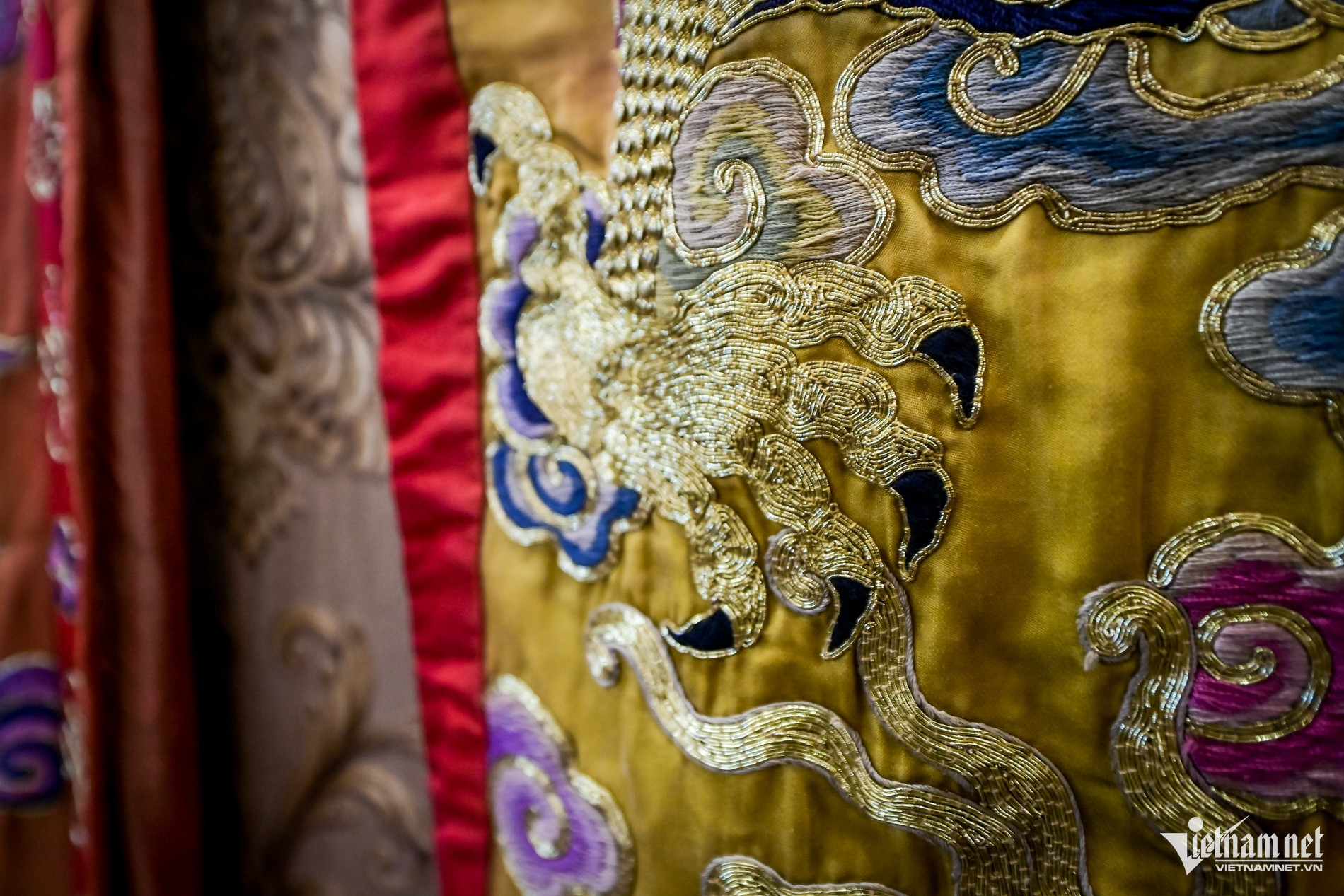 nguyen dynasty embroidery4.jpg