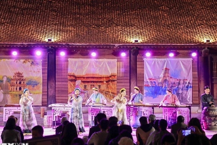 Night tour at Temple of Literature offers fresh cultural experience