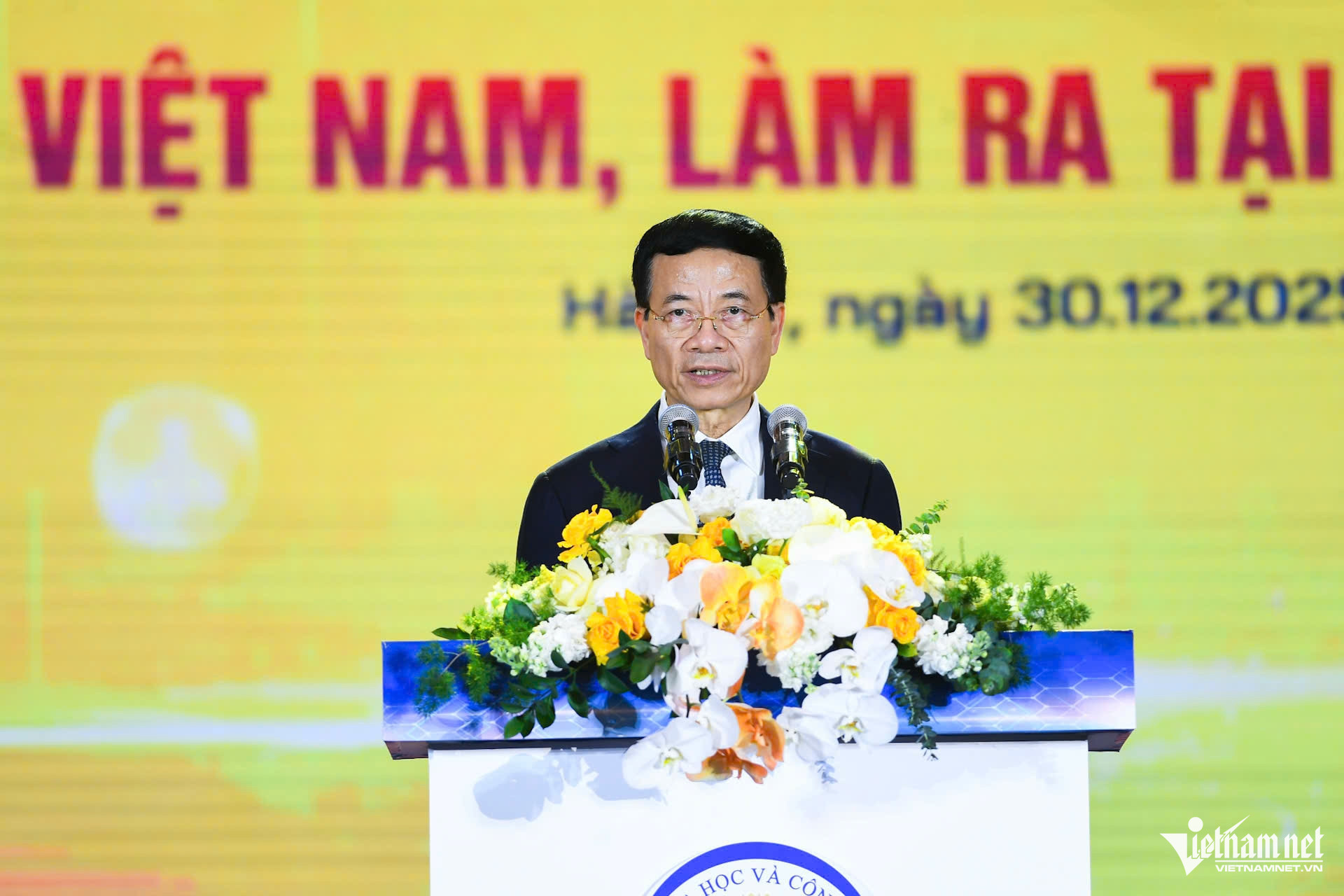 W-3012 Nguyen Manh Hung.jpg