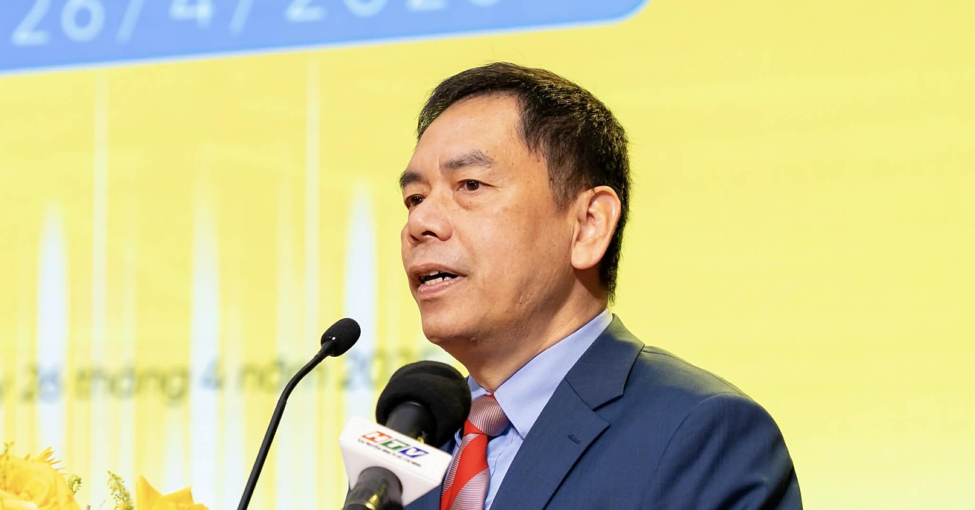 How many vice rectors should universities have?