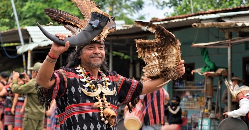 Meet the Co Tu elder who builds Guol houses and plays dozens of instruments