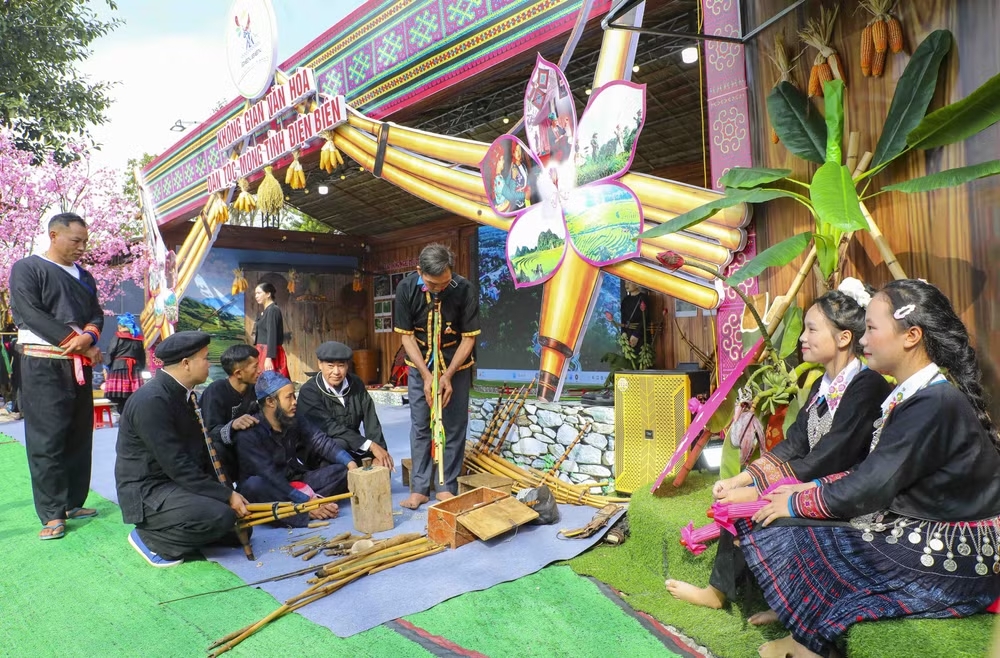 vna-potal-sac-mau-van-hoa-dan-toc-mong-hoi-tu-tai-dien-bien-9075931.jpg