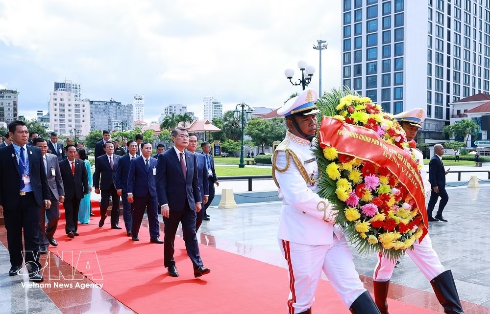 vnanet_potal-thu-tuong-le-minh-hung-dat-hoa-tai-dai-huu-nghi-campuchia-viet-nam-9076693-1.jpg