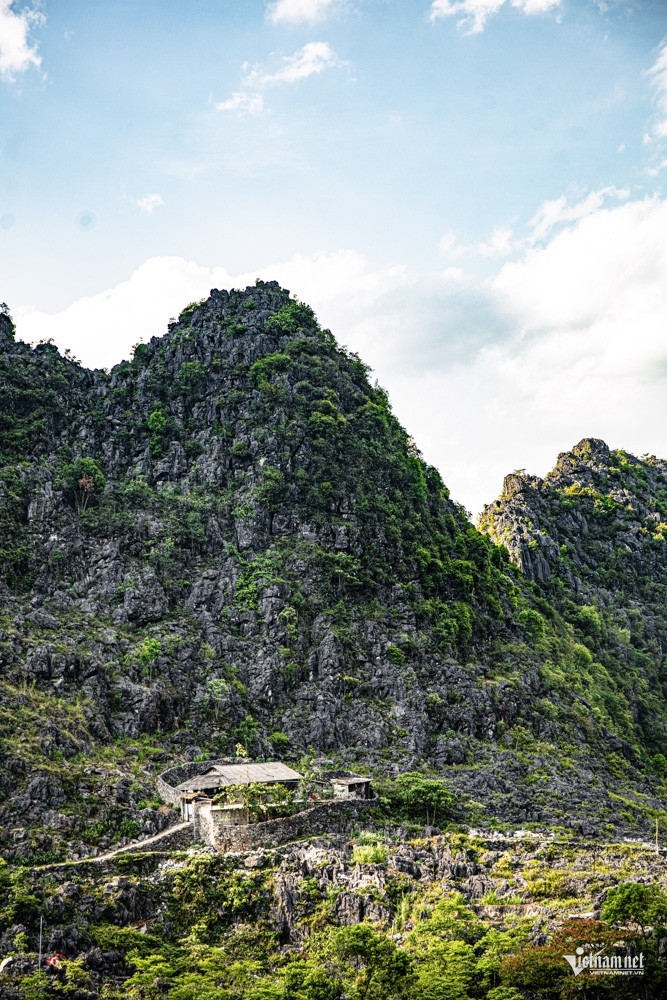 https://static-images.vnncdn.net/vps_images_publish/000001/000003/2026/10/3/w-at12345ue-18-2055.jpg