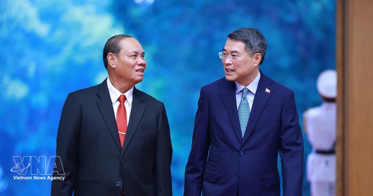Vietnam gives top priority to relations with Laos: PM