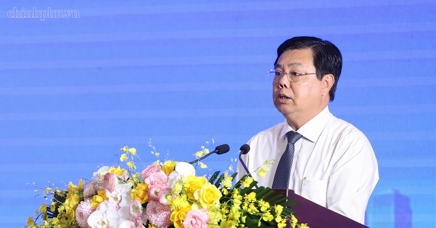 Vietnam warns of risks as 1.6 million young people neither work nor study
