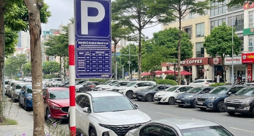 Hanoi car owners face soaring parking costs, some paying $20 a day