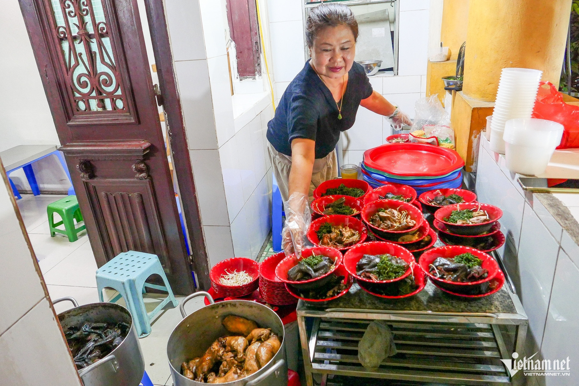 Hanoi herbal-chicken noodle shop in narrow Old Quarter alley is always packed