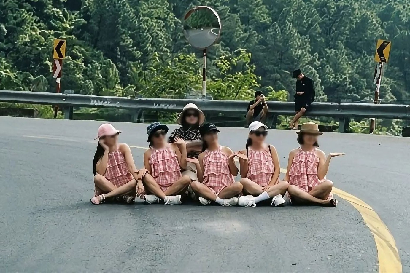 Six women fined for posing for photos on Hai Van Pass