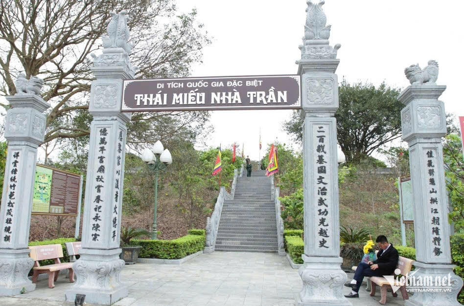 W-Thái miếu nhà Trần tại phường An Sinh, Quảng Ninh.jpg