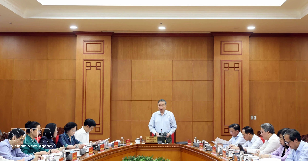 Top leader asks for sports development to build national strength