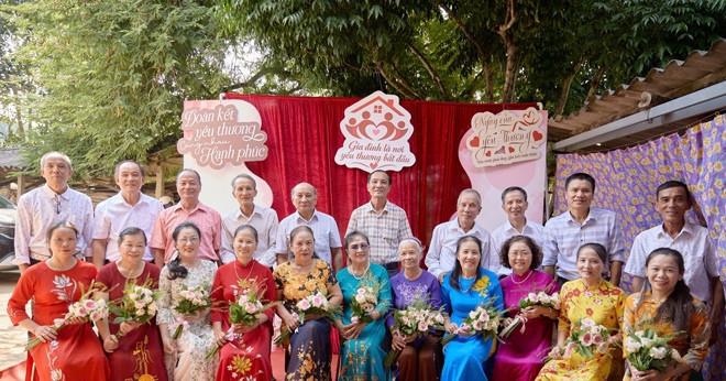 12 siblings celebrate wedding anniversaries together in northern Vietnam