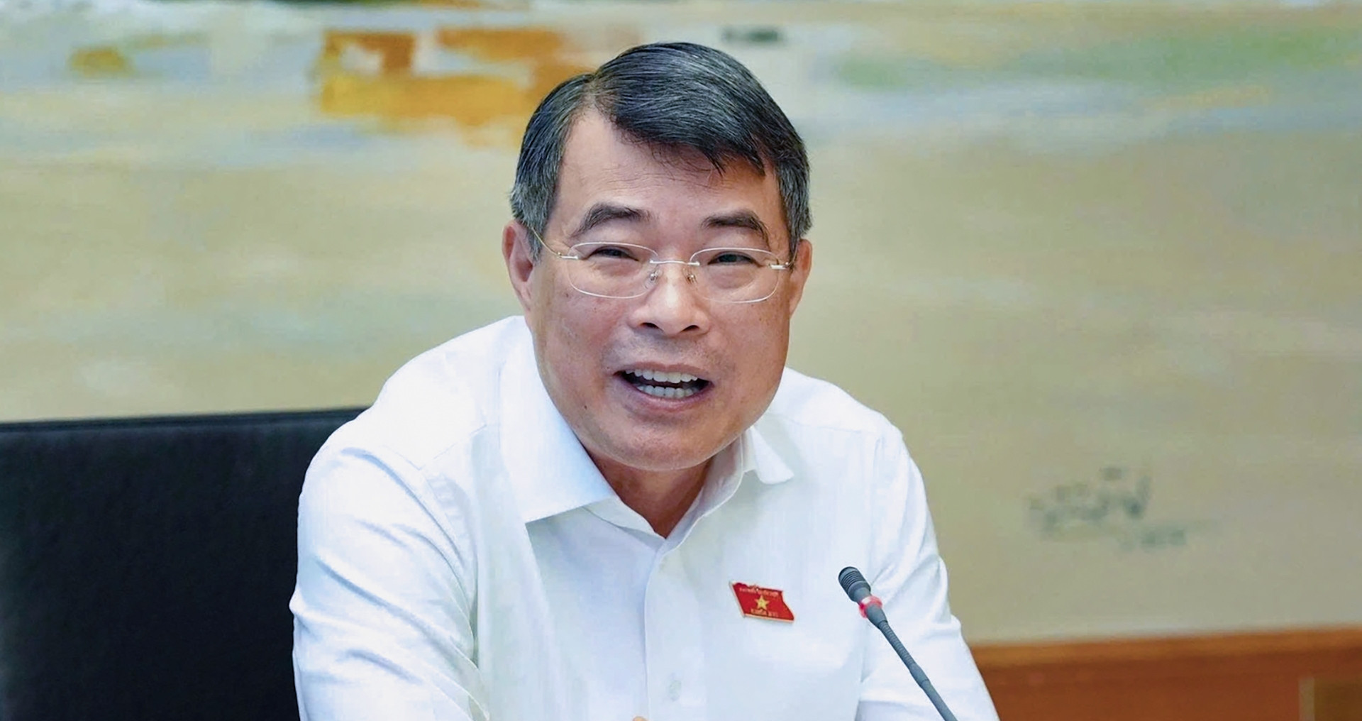 Vietnam PM calls for tighter affordable housing prices, market-led luxury sector