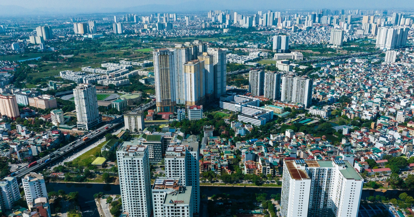 VN economy races toward ambitious Q4 growth target amid mounting pressures