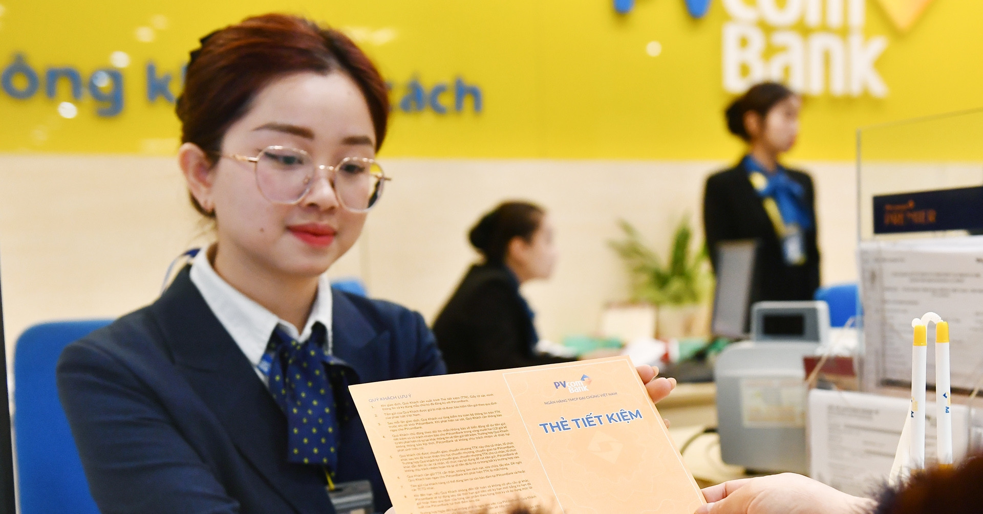 VN orders banks to cut interest rates while safeguarding financial stability
