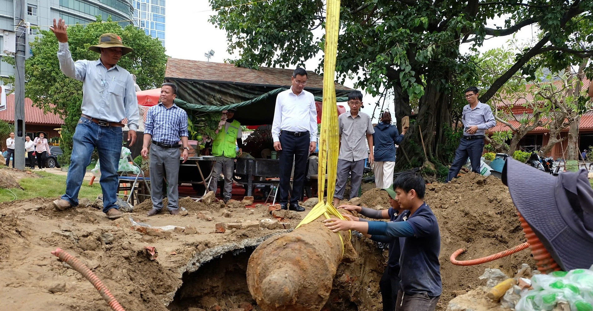Nearly 200-year-old cannon unearthed at historic Da Nang citadel